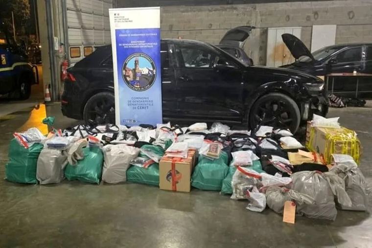 Drogue : très grosse saisie de 930 kilos de cocaïne par les gendarmes après une course-poursuite, un jeune homme d'une vingtaine d'années interpellé