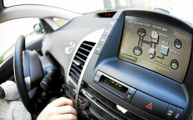 Les voitures hybrides rechargeables son presque cinq fois plus polluantes que prévu, selon une étude