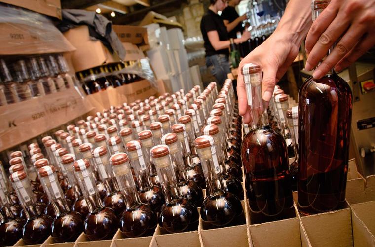 Charente : le faux chauffeur aurait pu dérober 12 096 bouteilles de cognac, une tentative de vol déjouée in extremis