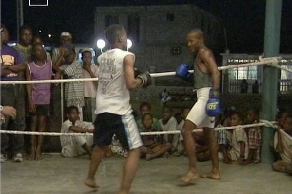 40 ans de la télé à Mayotte : en 1997, Moilim Ramia, champion d'Europe de boxe, espérait une salle pour les sportifs de Petite-Terre