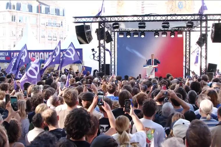 "Bien se placer dans la course": la Braderie de Lille, l'un des évènements politiques de la rentrée pour les candidats à l'élection présidentielle