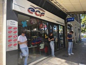 "J'avertis les élèves : ils pourront faire de la conduite, mais n'auront aucune date d'examen avant janvier" : les auto-écoles de cette commune du Lot subissent des embouteillages d'inscriptions