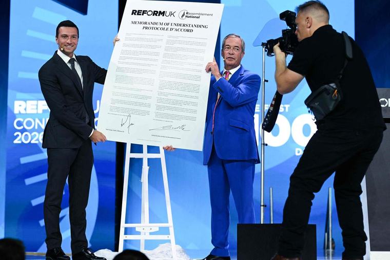 Les migrants renvoyés des eaux britanniques vers la France ? Jordan Bardella a signé un protocole d’accord symbolique avec Nigel Farage
