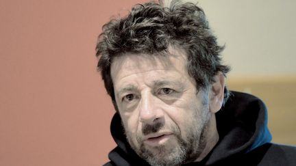 Où en est la procédure judiciaire depuis la mise en examen de Patrick Bruel, visé par une trentaine de plaintes pour violences sexuelles ?