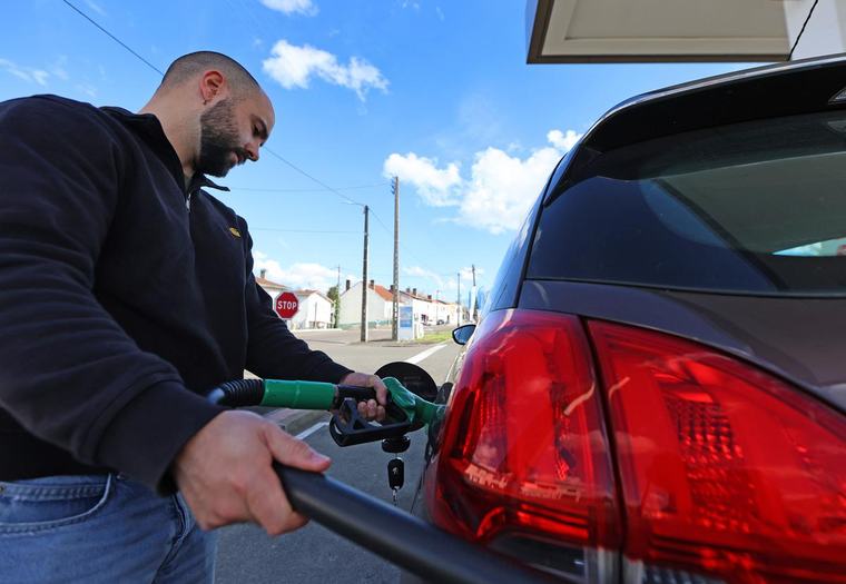 Carburant : le prix du SP95-E10 atteint un niveau record en France