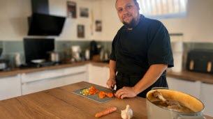 Loire. « Manger plus sainement, plus varié… » : ce chef de cuisine prépare vos repas directement chez vous