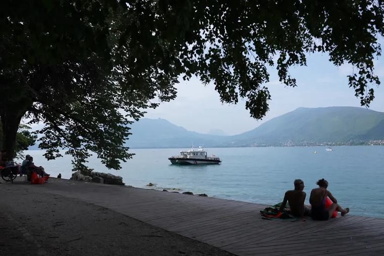 Noyade au lac d'Annecy : le corps d'un jeune homme de 25 ans retrouvé à 10 mètres de profondeur