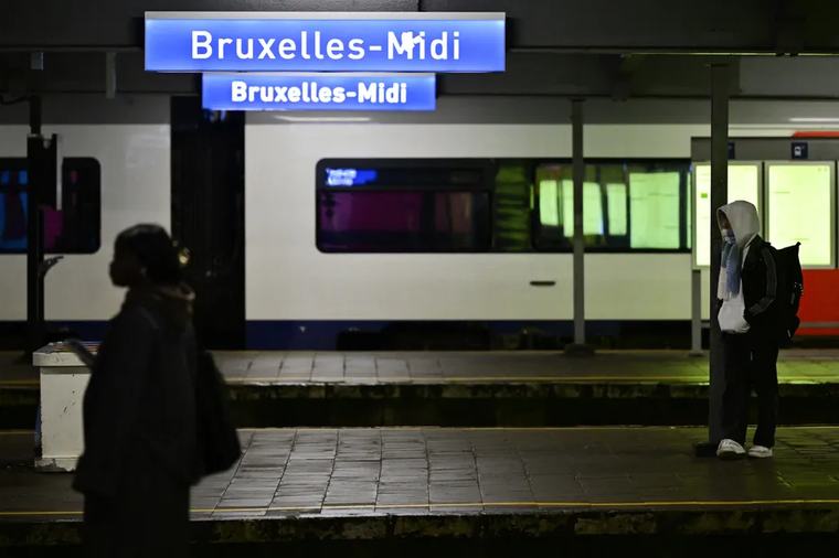 Un homme armé d'une Kalachnikov arrêté à Bruxelles, l'individu dit venir de Lille