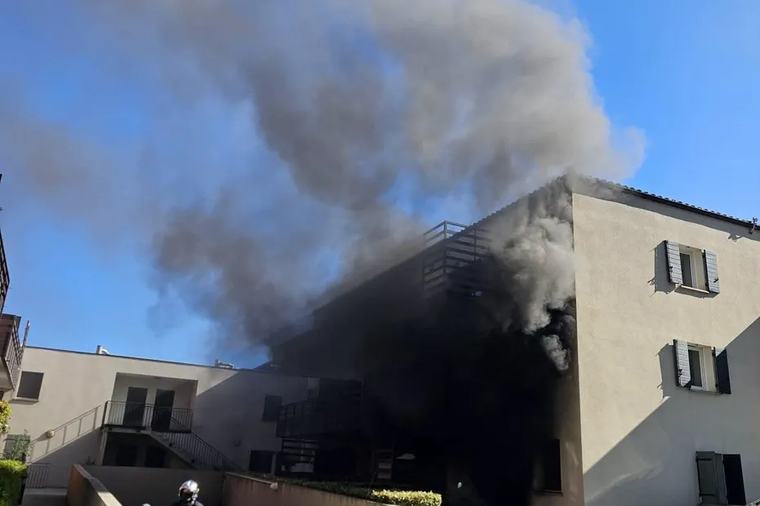 Toilettes sur un parking, douches à plusieurs kilomètres : la galère des seniors d'une résidence aux canalisations hors d'usage après un incendie