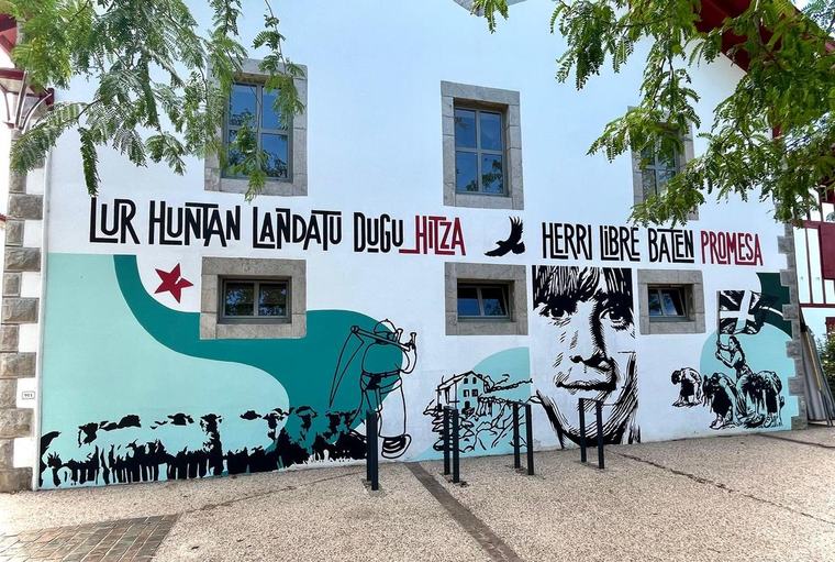 Itxassou : une enquête ouverte pour « apologie du terrorisme » après une fresque en hommage Txomin Olhagaray, membre d’Iparretarrak