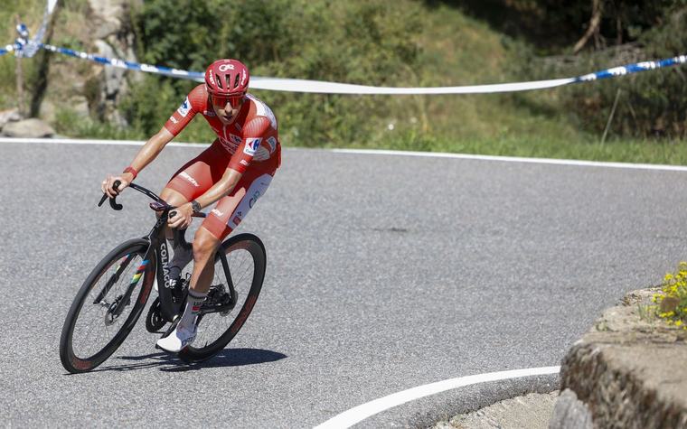 Après sa blessure sur la Vuelta, Tadej Pogacar met un terme à sa saison 2026 et prolonge chez UAE