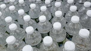 Environnement. Le gouvernement n'imposera pas la consigne sur les bouteilles plastiques aux collectivités
