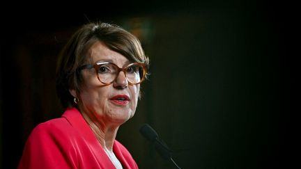 Crise agricole : "C'est toute la France qui doit se mettre au chevet des agriculteurs", assure la ministre Annie Genevard