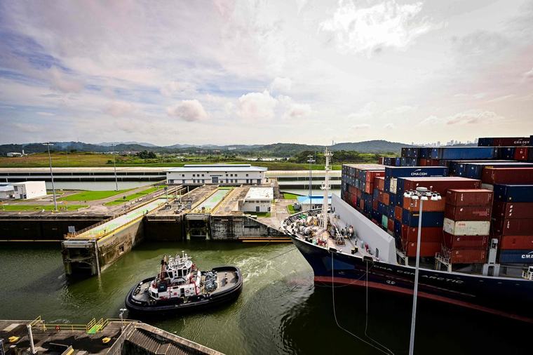 Canal de Panama : El Niño aggrave la sécheresse, le nombre de navires autorisés à passer encore réduit, et ce n’est pas terminé…