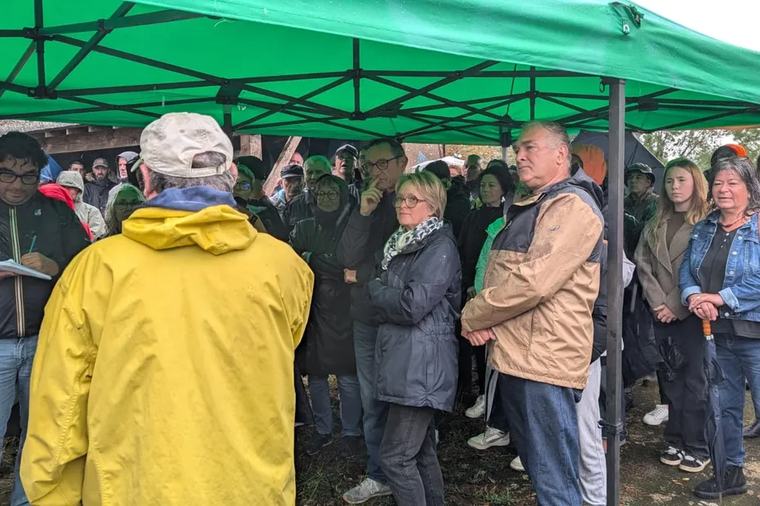 "C'est encore les grandes métropoles contre les territoires ruraux" : citoyens et élus mobilisés pour la conservation d'une passerelle du Voyage à Nantes