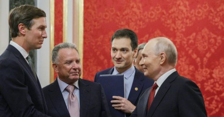 Monde Pourparlers à Kiev: des propositions américaines "plus efficaces", pour la présidence ukrainienne