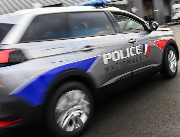 Un homme tué par balle alors qu'il se trouvait dans sa voiture près de Lyon
