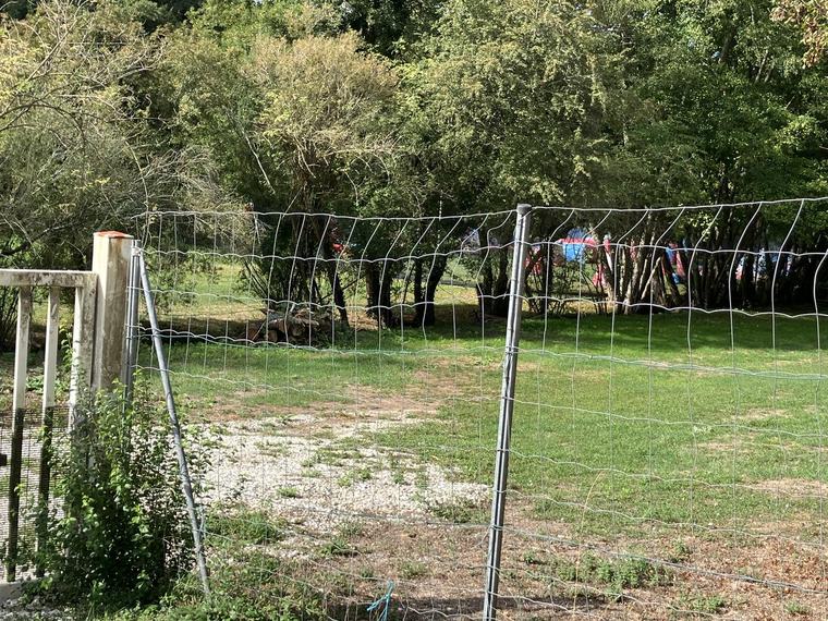 Le paintball de la vallée de l’Anguienne réinstalle ses modules malgré l’opposition de la mairie de Soyaux
