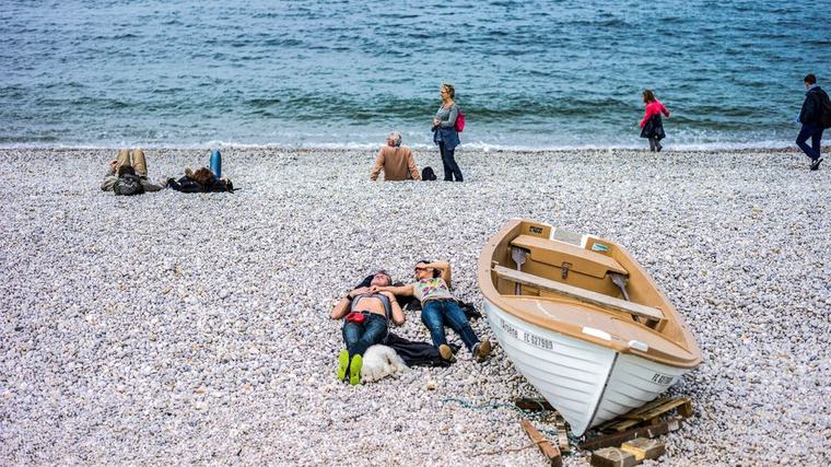 Galet, galette, grève… ces mots ont-ils un rapport avec la Normandie ?