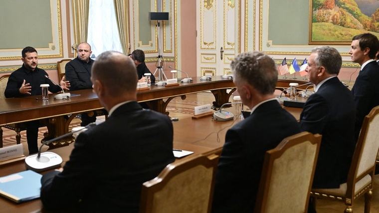 "Un signal important": l'Élysée salue la présence d'Européens aux pourparlers à Kiev