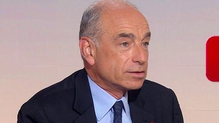 Interdiction du voile dans l'espace public : "C'est trop tard", estime Jean-François Copé, pour qui "il aurait fallu le décider il y a peut-être 25 ou 30 ans"