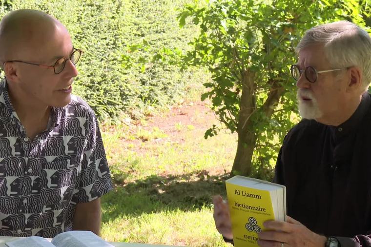 "On peut parler de tout en breton !" : un dictionnaire qui intègre les évolutions de la langue publié
