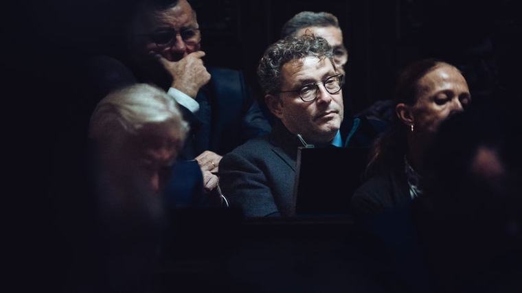 "Les gens comprennent des messages simples": le sénateur Vincent Louault "assume" d'avoir "fait une fake news" sur l'acétamipride