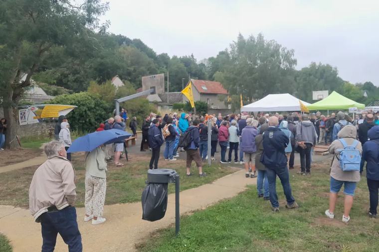 "Ils ont vu l'étendue du massacre !" : élus locaux et militants font front commun contre la construction de l'autoroute A154