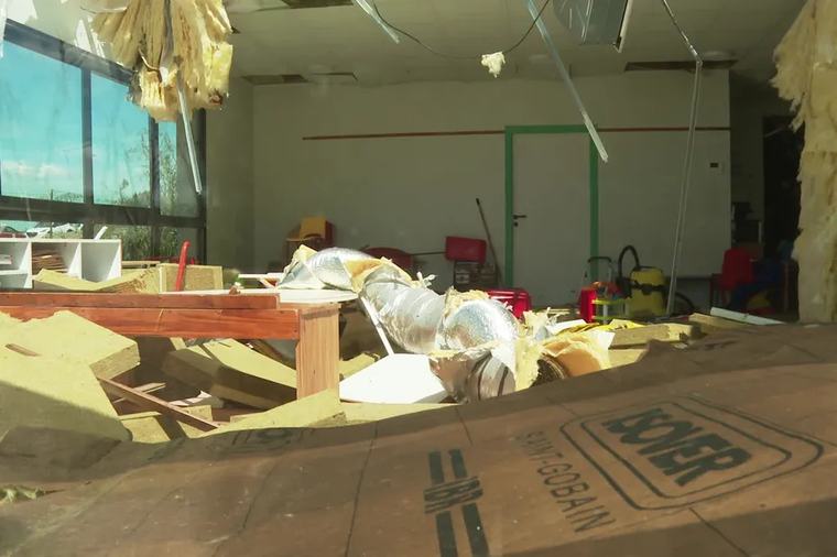 "C'est vraiment une grosse bouée de sauvetage" : l'école dévastée par la tornade, la rentrée des 80 enfants de Pomas assurée en urgence grâce à une mobilisation express