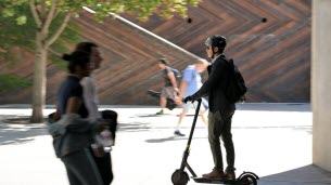 Métropole de Lyon. Trottinettes électriques : le maire de Vénissieux veut rendre le casque obligatoire