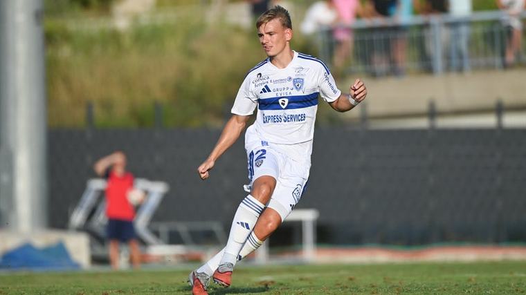 Ligue 3: quand un joueur du SC Bastia signe un plat du pied parfait... contre son camp