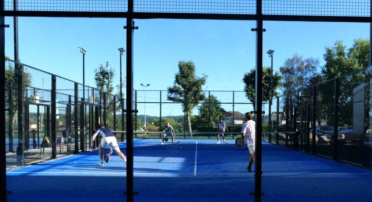Cantal : le padel, un sport dérivé du tennis, prend de l'ampleur dans le département