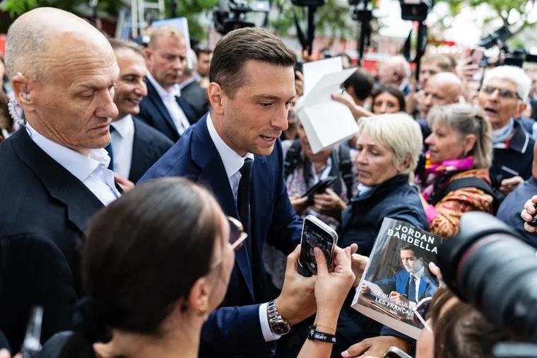 Foire de Châlons : Jordan Bardella, le président du RN, fait sa rentrée politique sous les yeux de nombreux admirateurs