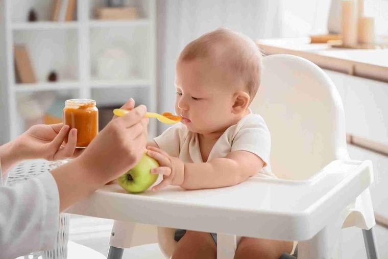 Ce que vous mangez avant 2 ans peut avoir un impact sur votre santé après 50 ans