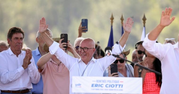 Politique Éric Ciotti propose à Marine Le Pen "un pacte d'alliance" pour la présidentielle