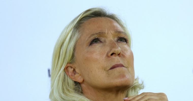 Économie Dans une lettre aux buralistes, Marine Le Pen défend le "gel" des taxes sur le tabac
