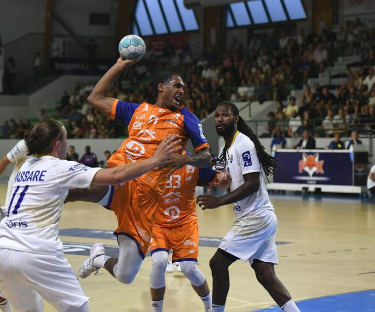 Handball (Proligue) : à l’issue d’un mano a mano, l’US Saintes décroche une victoire à l’arraché