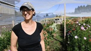 Marlhes. Dans sa ferme Brins de bonheur, elle cultive des fleurs 100 % locales et de saison