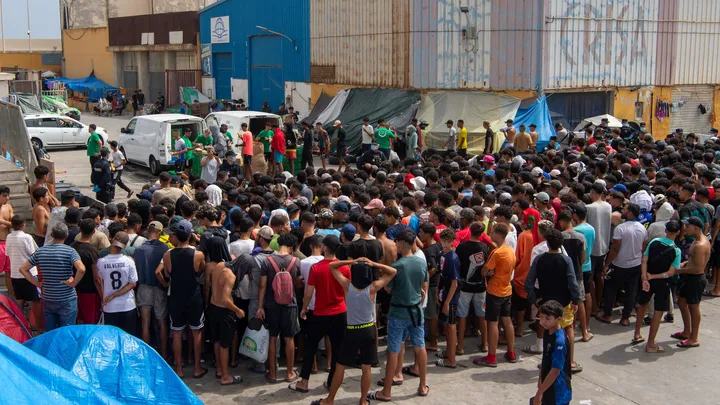 À Ceuta, la situation reste extrêmement tendue car au moins 5 000 candidats à l'exil seraient encore présents