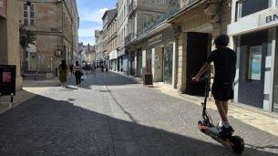 Métropole de Lyon. « On ne va pas attendre un mort » : le casque à trottinette électrique bientôt obligatoire à Vénissieux