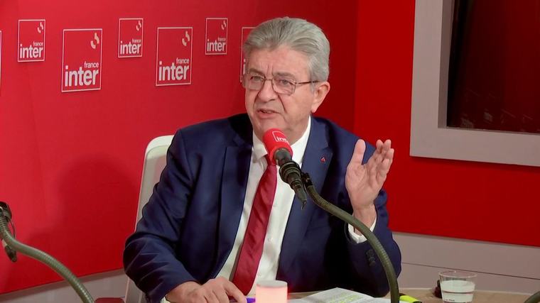 Mélenchon admet « une erreur terrible sur le voile », le revirement qui fait réagir jusque dans son camp