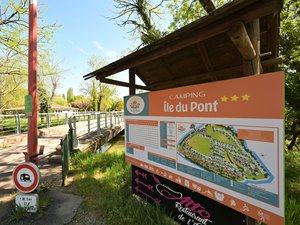 À Mirande, le camping est relancé avec un bail commercial après une année sans campeurs, objectif ouverture pour 2027