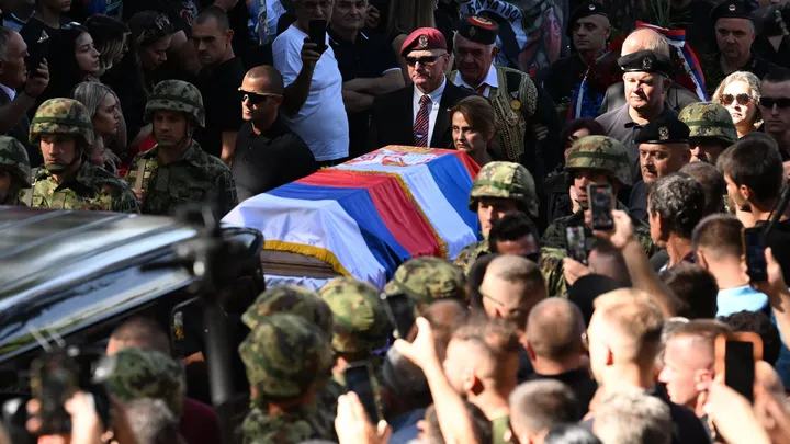 En Serbie, des milliers de personnes assistent aux funérailles du criminel de guerre Ratko Mladic
