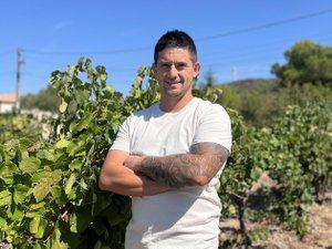 Les vignes et la lance face au changement climatique : viticulteur à Oupia, pompier volontaire, Romain de Volontat est finaliste du concours Graines d’agriculteurs