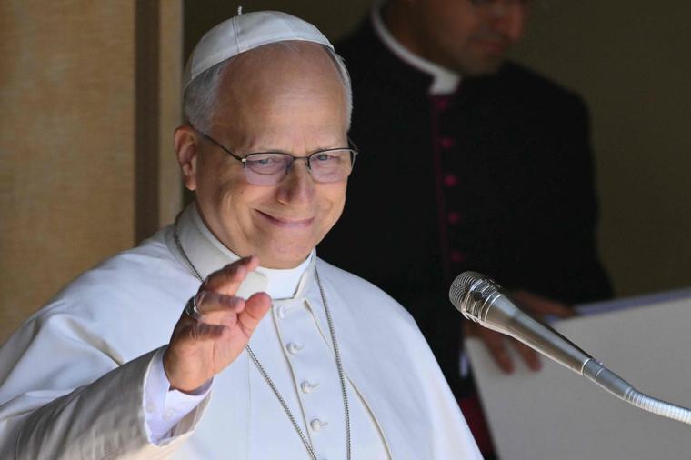 Visite du pape en France : « Une occasion de montrer notre savoir-faire dans la technique du tissage », des étoles spécialement fabriquées dans la Loire
