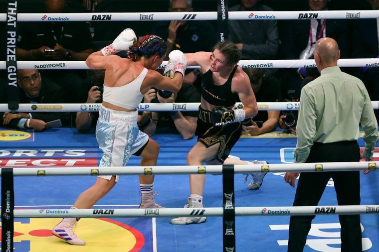 00:12 Boxe, Super-légers Pour ses adieux, Katie Taylor bat nettement aux points Flora Pili devant 83 000 personnes