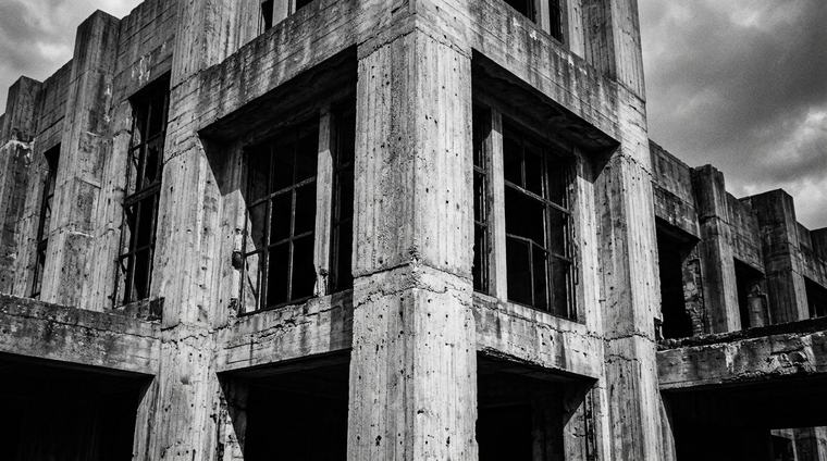 Berlin n’a jamais osé démolir ce terminal de 300 000 m² : ce que le bâtiment abrite depuis 1941 explique tout