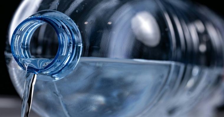 Économie Sous la pression des élus, le gouvernement renonce à imposer la consigne des bouteilles plastiques