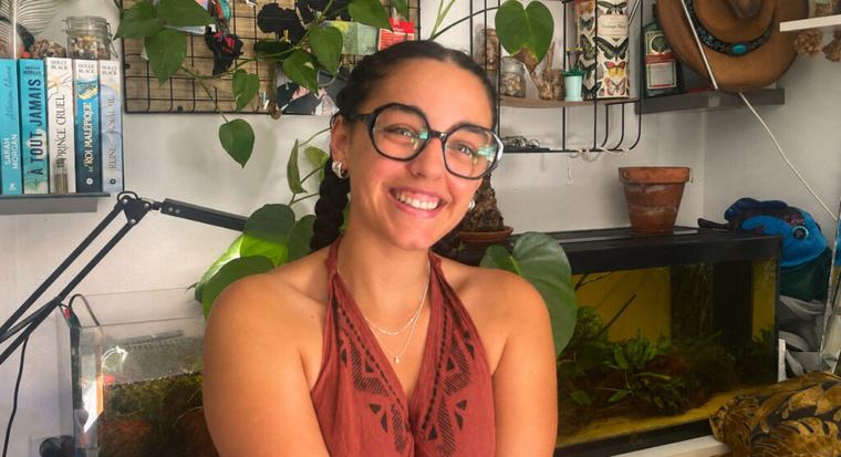 À 19 ans, Louane, amoureuse des animaux, se lance dans le pet-sitting à domicile