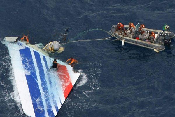L'ombre derrière le crime: le crash du vol Rio-Paris et la disparition du steward réunionnais